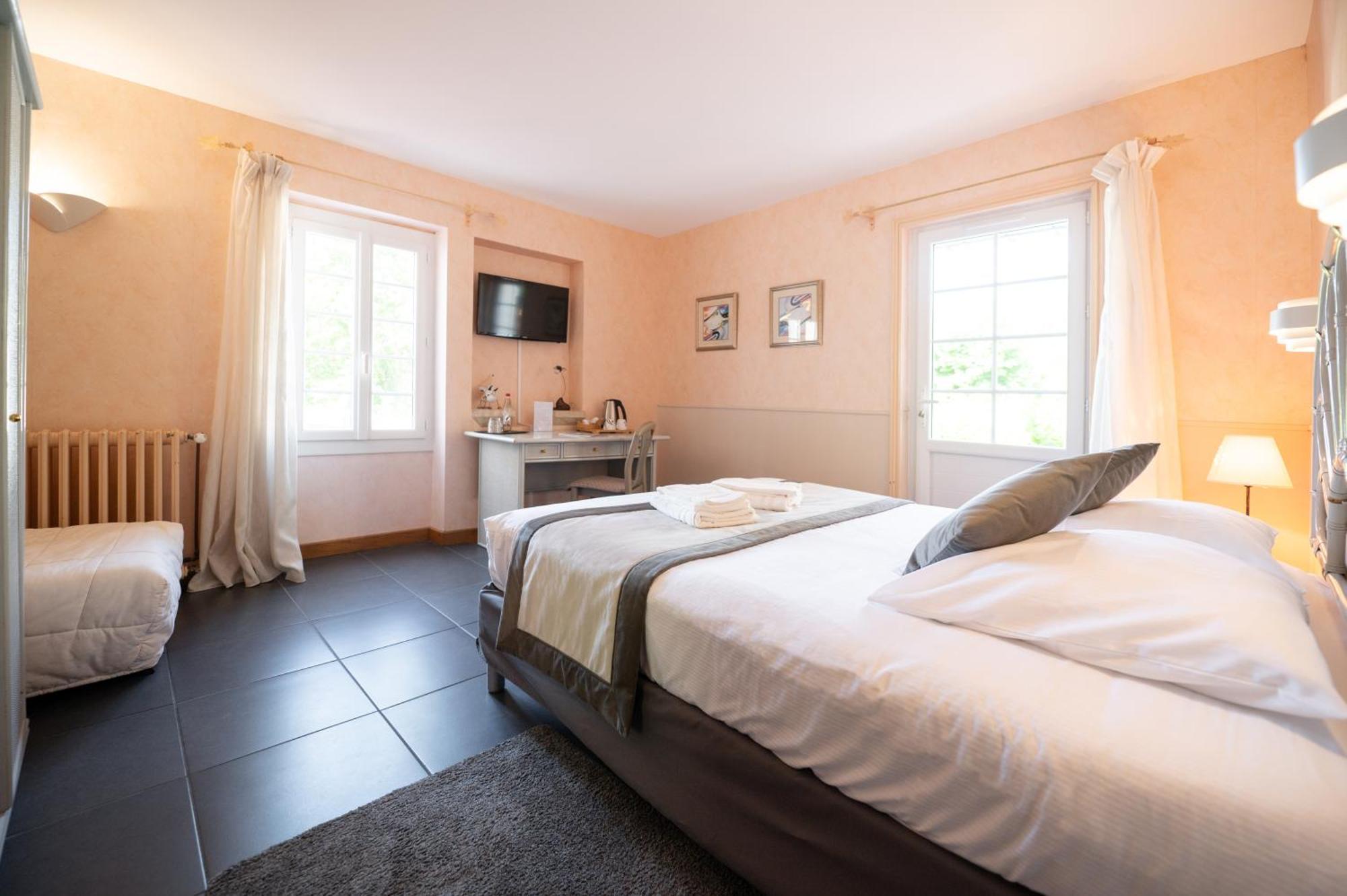 Logis Hotels - Hotel Restaurant Domaine Les Falaises مارتيل المظهر الخارجي الصورة