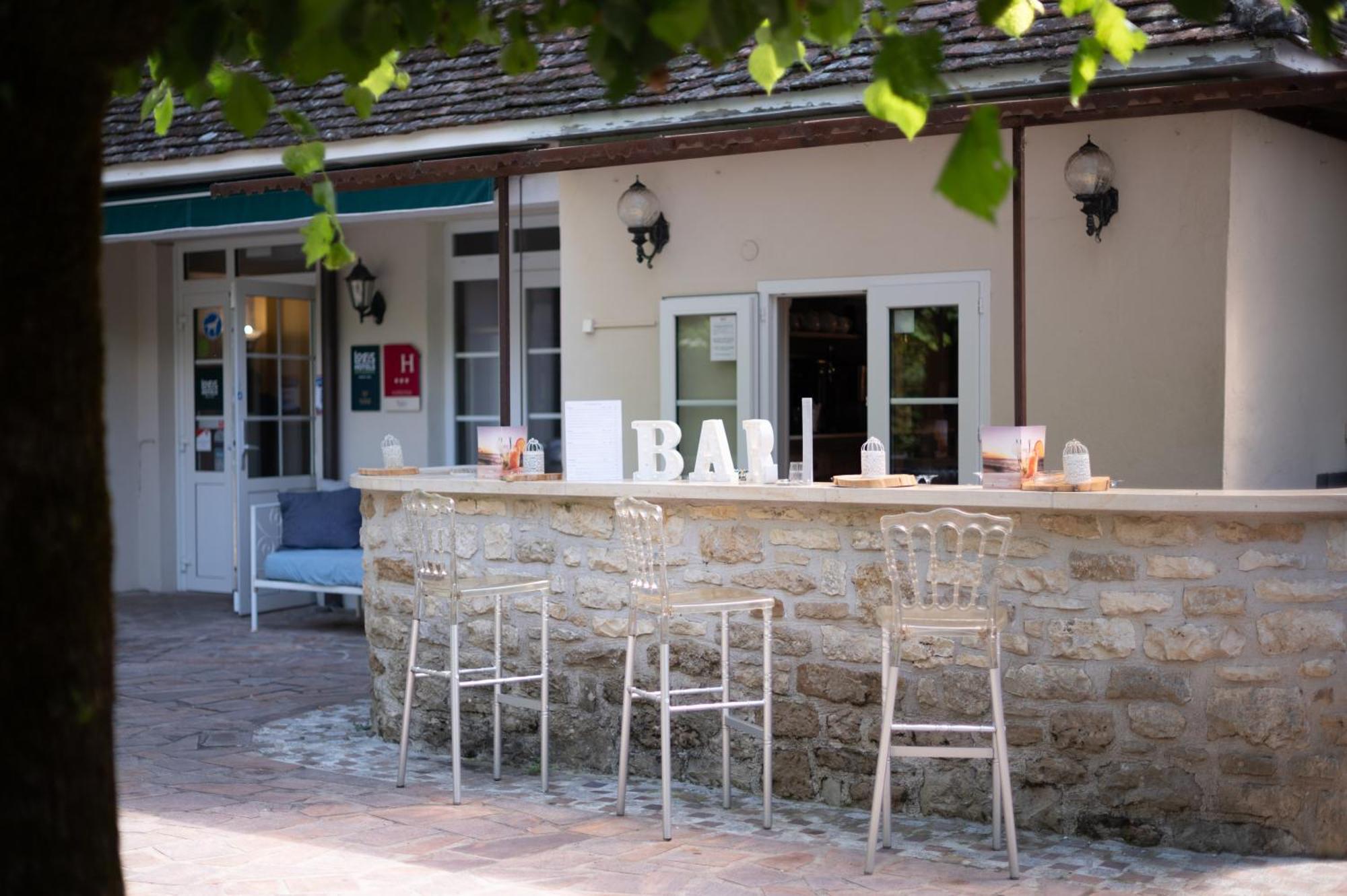 Logis Hotels - Hotel Restaurant Domaine Les Falaises مارتيل المظهر الخارجي الصورة