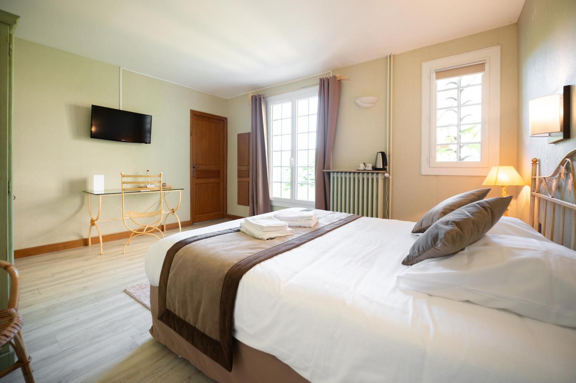 Logis Hotels - Hotel Restaurant Domaine Les Falaises مارتيل الغرفة الصورة