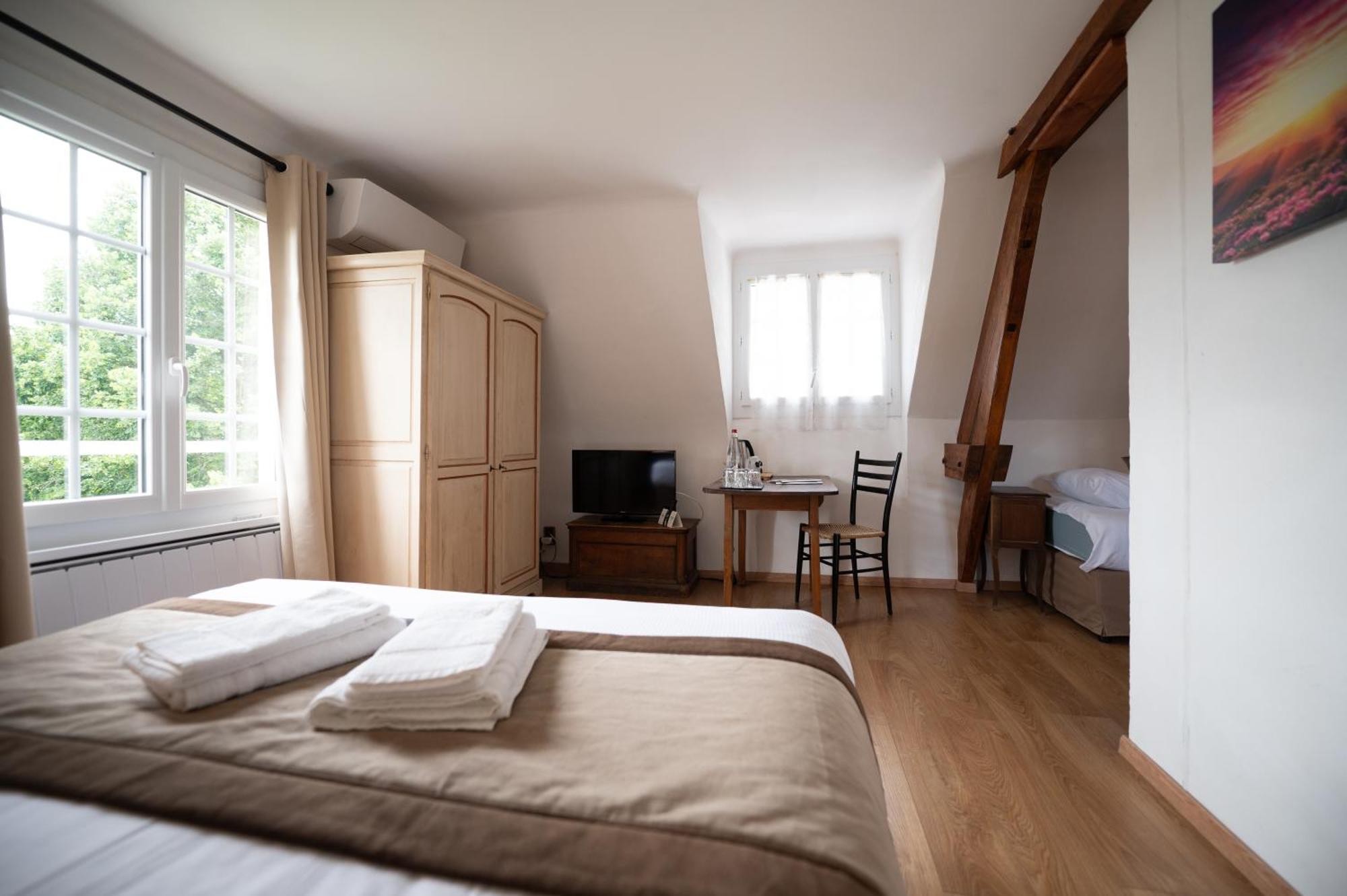 Logis Hotels - Hotel Restaurant Domaine Les Falaises مارتيل الغرفة الصورة