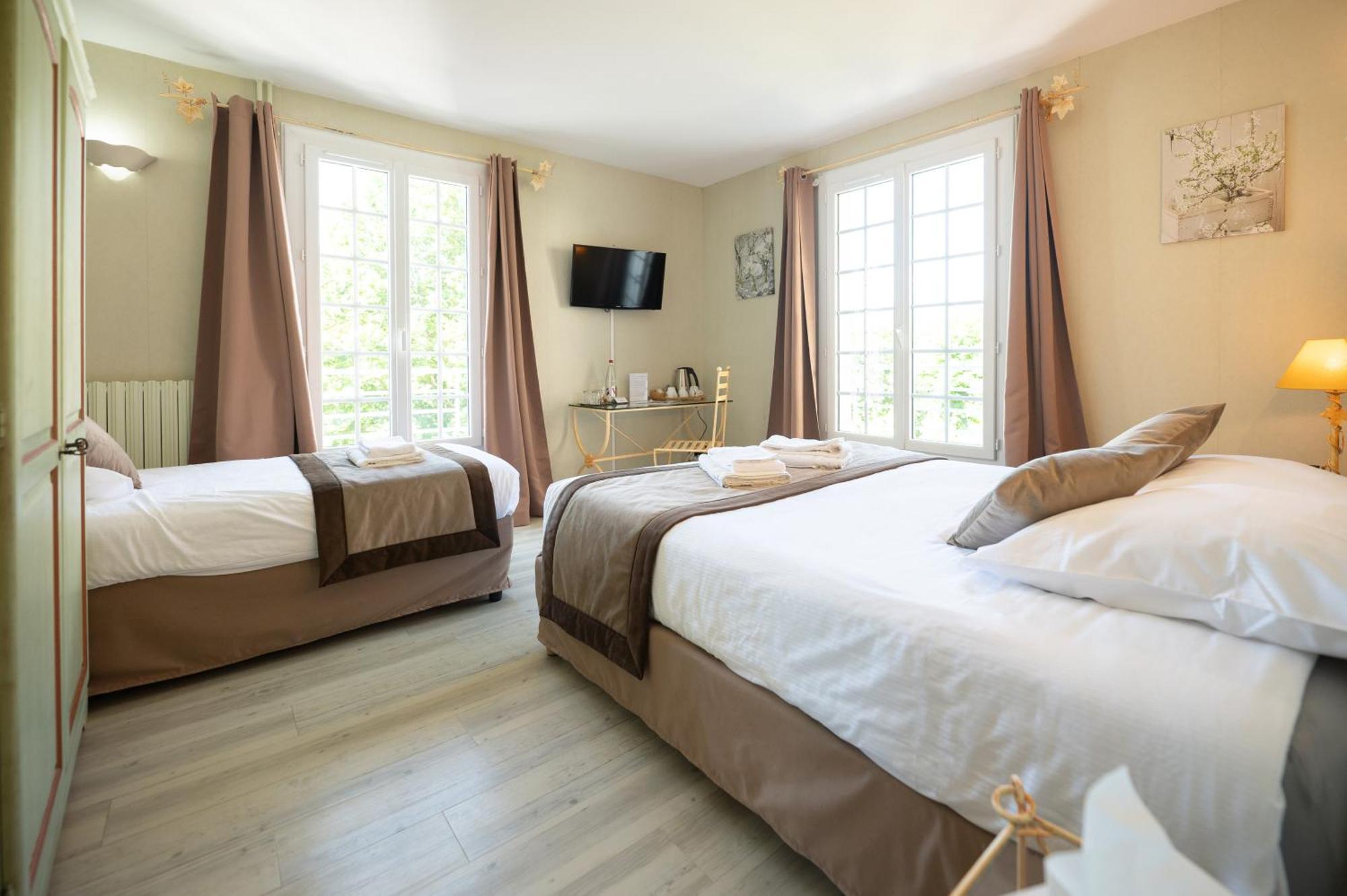 Logis Hotels - Hotel Restaurant Domaine Les Falaises مارتيل المظهر الخارجي الصورة