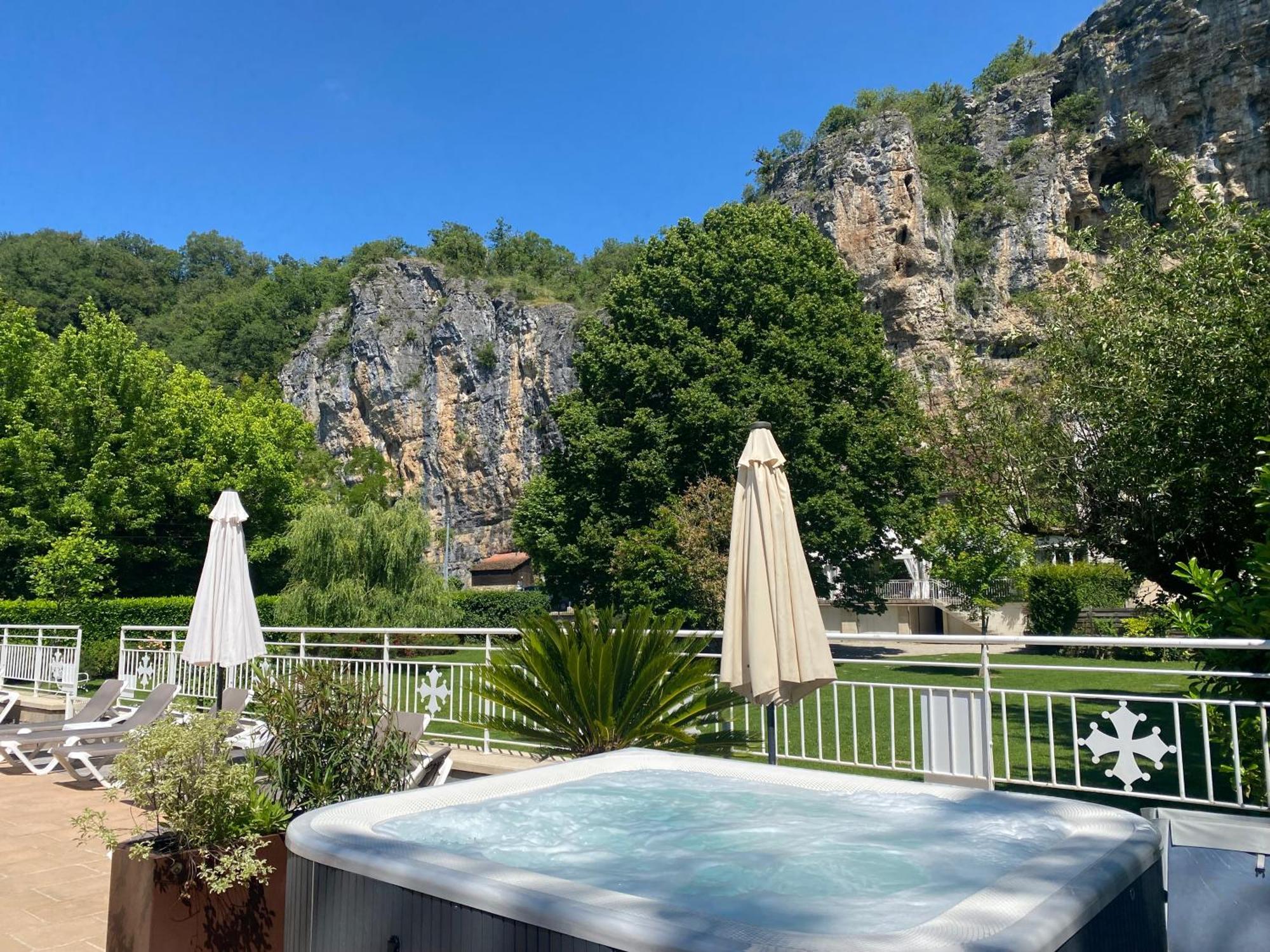 Logis Hotels - Hotel Restaurant Domaine Les Falaises مارتيل المظهر الخارجي الصورة