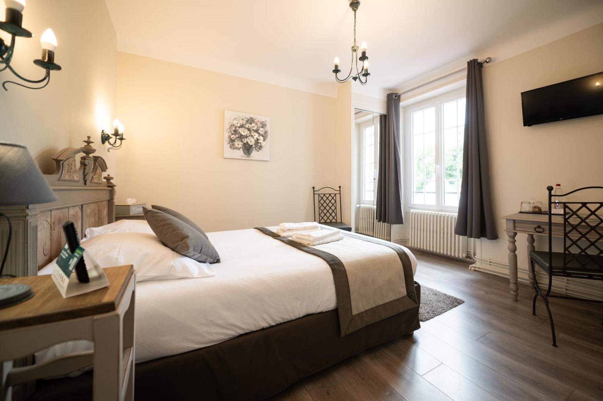 Logis Hotels - Hotel Restaurant Domaine Les Falaises مارتيل الغرفة الصورة