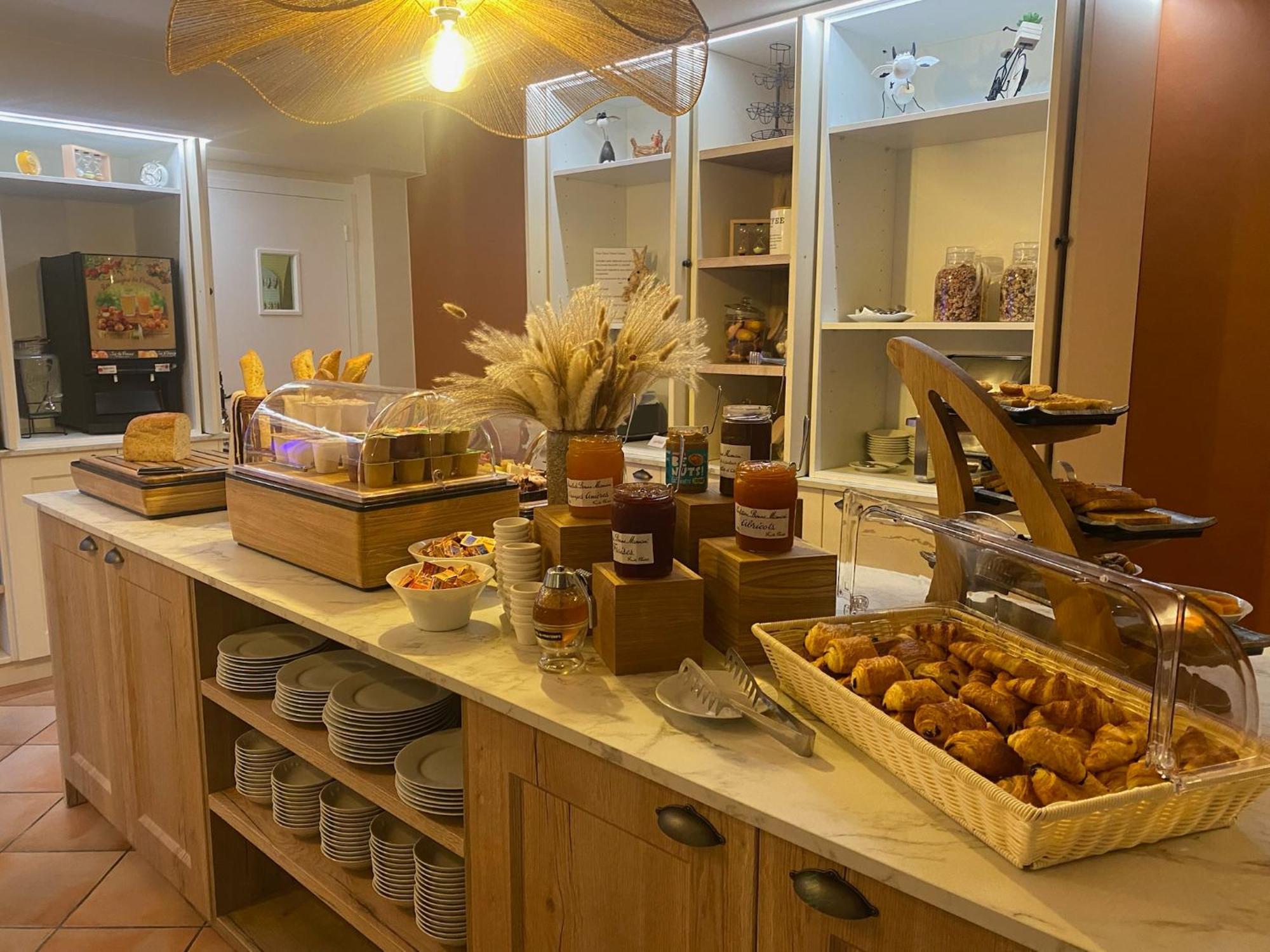 Logis Hotels - Hotel Restaurant Domaine Les Falaises مارتيل المظهر الخارجي الصورة